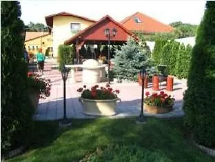 Halasz Airport Panzio Vecses